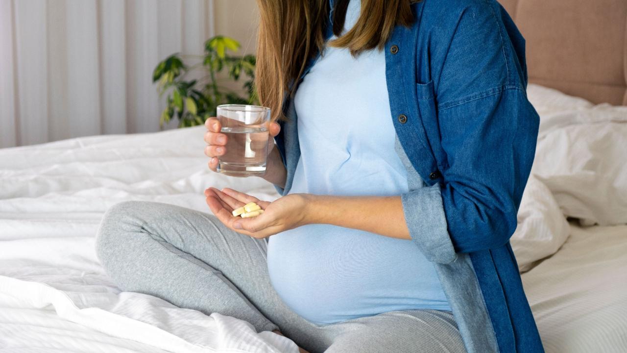 Nėščia moteris geria papildus ir folio rūgštį
