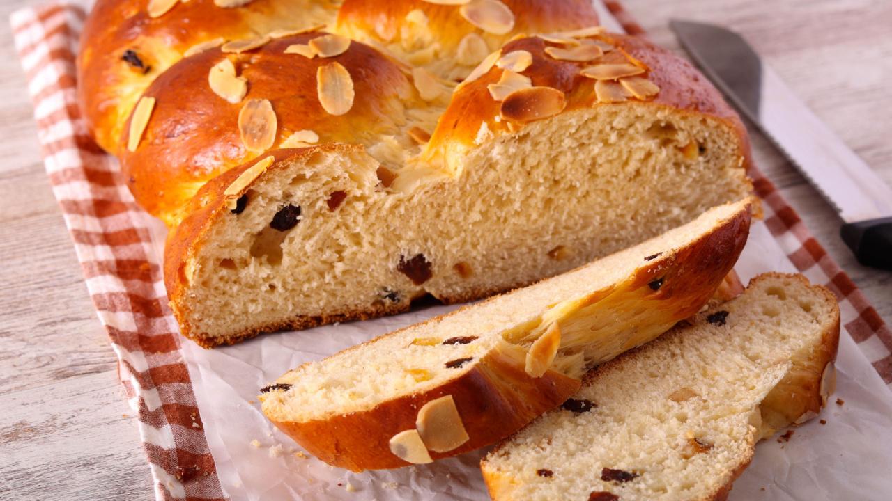 Puri mielinė pynutė su razinomis