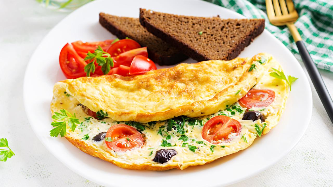 Omletas su grūdėta varške