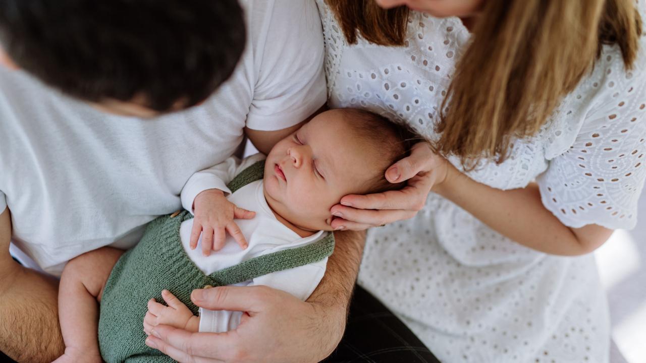 Pora laiko ant rankų kūdikį, pagalbinis apvaisinimas