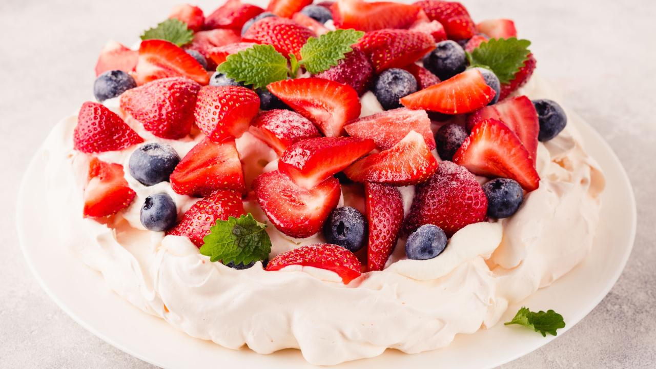 Tradicinė pavlova - morengas su grietinėlės kremu