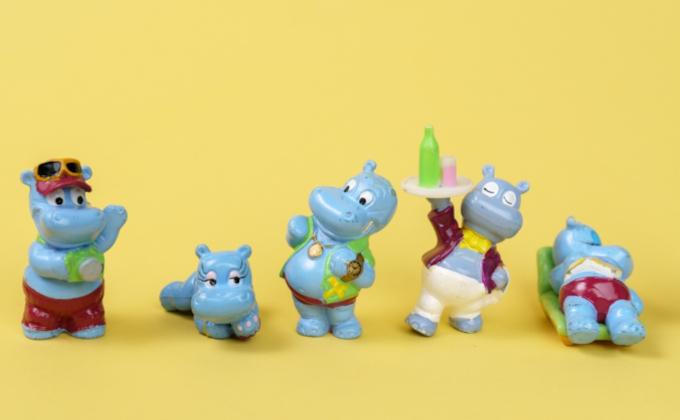 Žaislai begemotai iš „Kinder“ kiaušinių