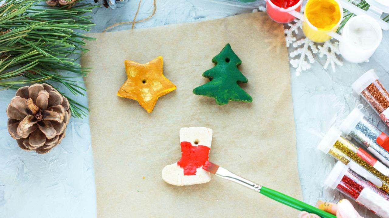 Kalėdų eglutės žaisliukai iš sūrios druskos tešlos