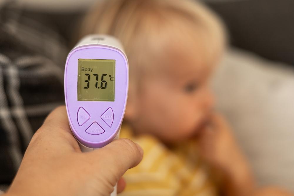 Matyti karščiuojančio vaiko temperatūra