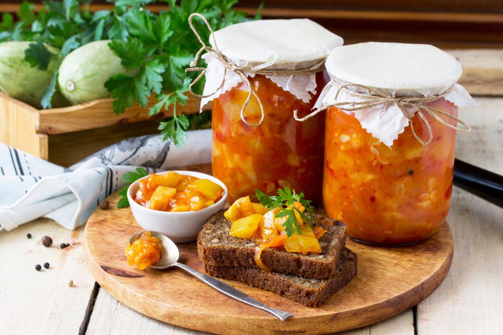 Peraugusių cukinijų mišrainė žiemai