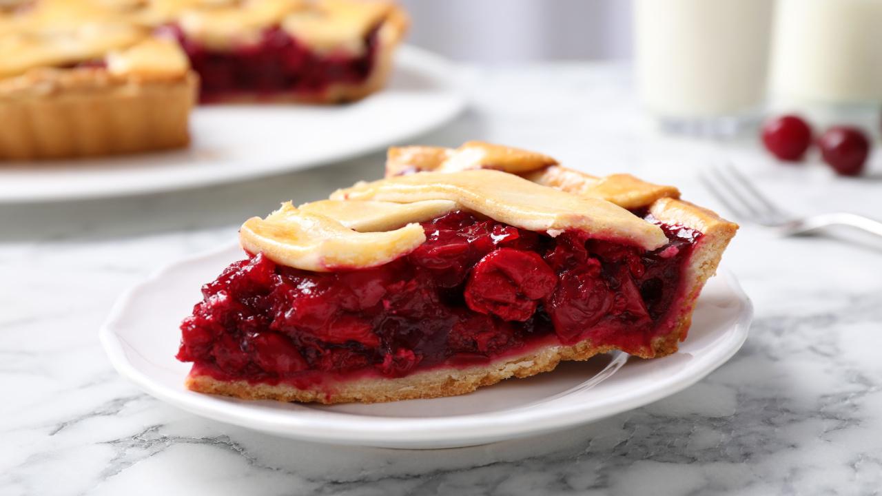 Trapios tešlos pyragas su vyšnių įdaru