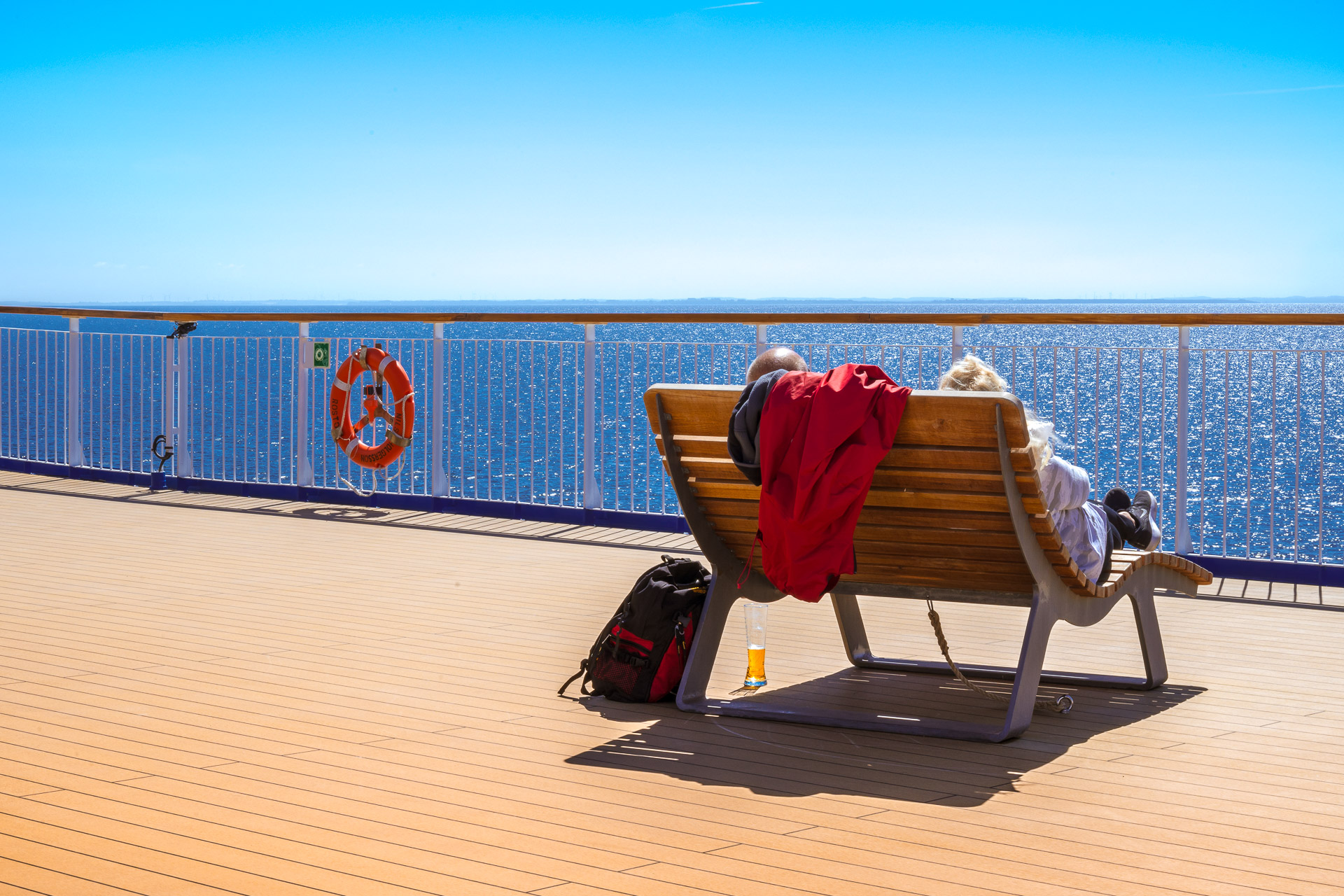 Sedintys denyje zmones megaujasi saule